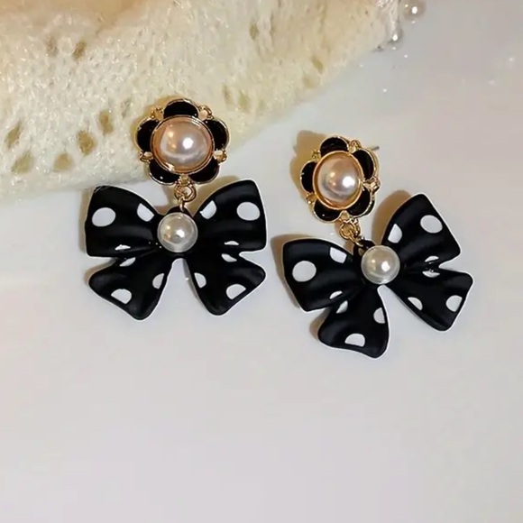 Bow Dangle Earrings - Picture 3 of 4